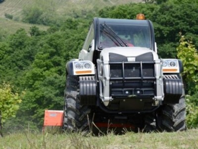 Traktor Ferrari Sky Jump V95 Dualsteer