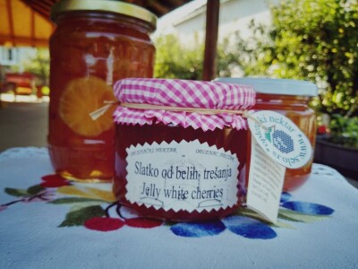 Slatko od bele trešnje