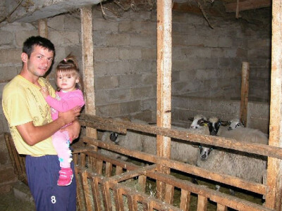 Slavko Vuica se nikako ne odvaja od svoje kćerke Lucije i ovaca