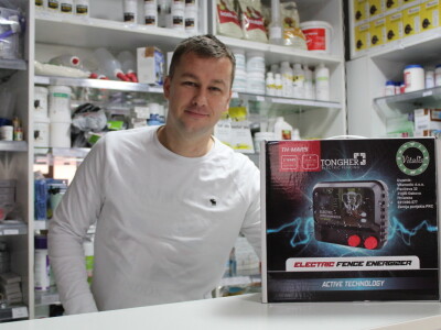 Solarni električni pastir za zaštitu stada