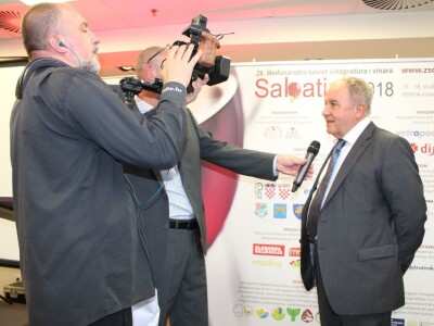 Slobodan Čapin prima priznanje "Stanko Ožanić" Slobodan Čapin prima priznanje "Stanko Ožanić"