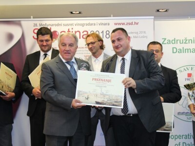 Slobodan Čapin prima priznanje "Stanko Ožanić" Slobodan Čapin prima priznanje "Stanko Ožanić"