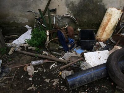 Prljava i zapuštena farma