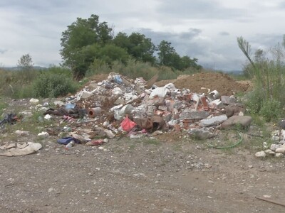 Korito Kolubare nizvodno od grada postalo deponija