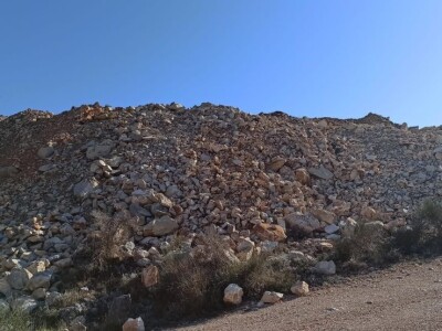 Smećem zasuli stare maslinike i voćnjake