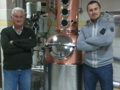 Suvremeni destilerijski stroj