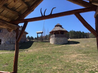 Sokolske kolibe: Genetički centar