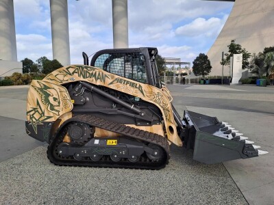 Specijalni Case utovarivač inspiriran frontmenom Metallice