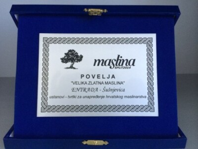 Entrada dobitnik Povelje "Velika Zlatna Maslina" Entrada dobitnik Povelje "Velika Zlatna Maslina"