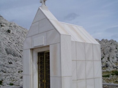 U spomen i čast hrvatskog ratnika Damira Tomljanovića Gavrana podignuta je kapelica