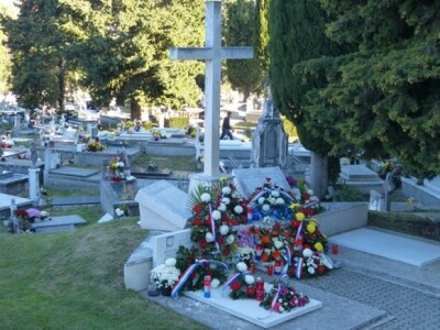 Središnji križ na sinjskom gradskom groblju sv. Frane