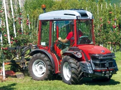 Traktor Antonio Carraro SRH
