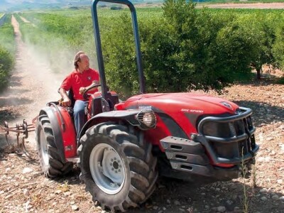 Traktor Antonio Carraro SRX