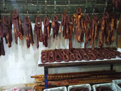 Stao na crtu Visočanima: Zeničanin tvrdi da je njegovo suho meso najbolje Stao na crtu Visočanima: Zeničanin tvrdi da je njegovo suho meso najbolje