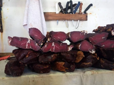 Stao na crtu Visočanima: Zeničanin tvrdi da je njegovo suho meso najbolje
