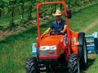 Traktor Goldoni Star 3050