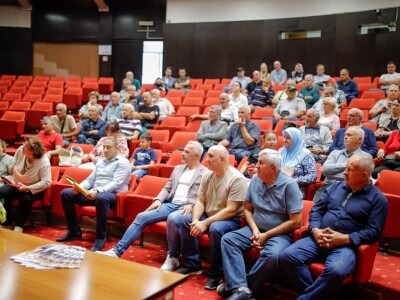 Stari Grad će dodijeliti 73 plastenika građanima, potpisani ugovori Stari Grad će dodijeliti 73 plastenika građanima, potpisani ugovori