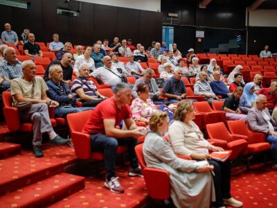 Stari Grad će dodijeliti 73 plastenika građanima, potpisani ugovori Stari Grad će dodijeliti 73 plastenika građanima, potpisani ugovori