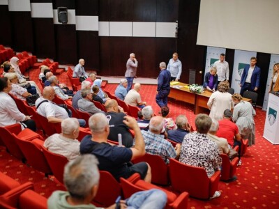 Stari Grad će dodijeliti 73 plastenika građanima, potpisani ugovori Stari Grad će dodijeliti 73 plastenika građanima, potpisani ugovori