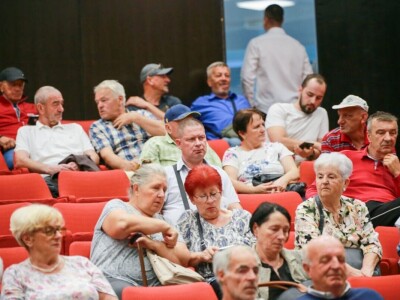 Stari Grad će dodijeliti 73 plastenika građanima, potpisani ugovori Stari Grad će dodijeliti 73 plastenika građanima, potpisani ugovori