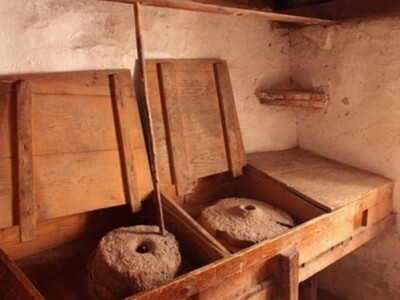 Stari ručni kameni žameni žrvnjevi u glagoljaškom samostanu Pustinja Blaca