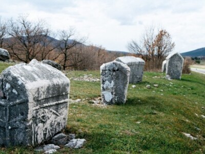 Stećci u Zagori Stećci u Zagori
