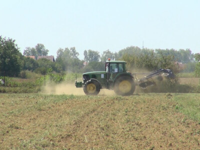 Traktor Steyr Terrus 300 i plug Cayron 200 - 5 vario W35 Traktor Steyr Terrus 300 i plug Cayron 200 - 5 vario W35