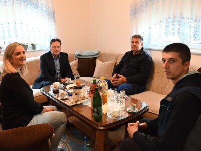 Stigao traktor na gazdinstvo u Gate, uskoro će i junice Stigao traktor na gazdinstvo u Gate, uskoro će i junice