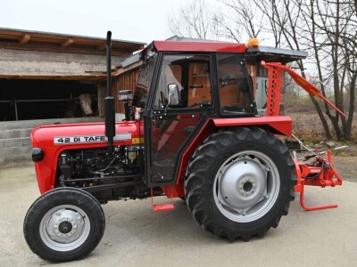 Stigao traktor na gazdinstvo u Gate, uskoro će i junice Stigao traktor na gazdinstvo u Gate, uskoro će i junice