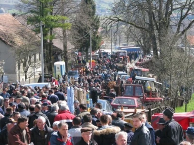 Posjetitelji stočnog sajma u Cetingradu