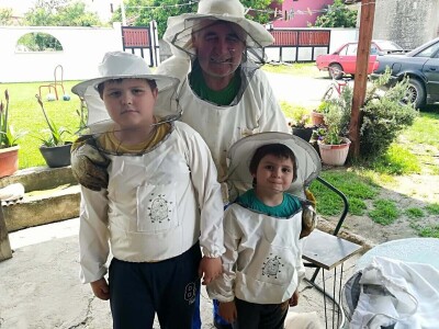 Stojan Veljković ima 61 godinu staža u pčelarstvu