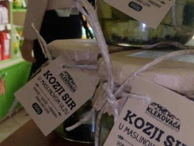 Studentkinja iz Banjaluke pokrenula farmu koza na kojoj proizvodi razne vrste sireva