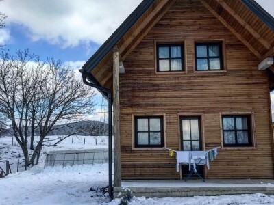 Studentkinja iz Banjaluke pokrenula farmu koza na kojoj proizvodi razne vrste sireva