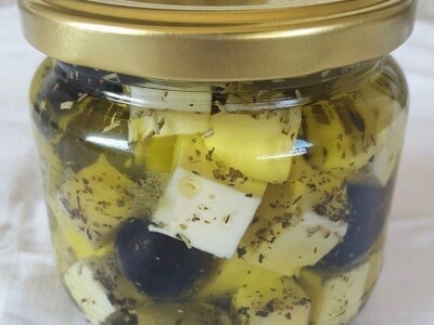 Studentkinja iz Banjaluke pokrenula farmu koza na kojoj proizvodi razne vrste sireva