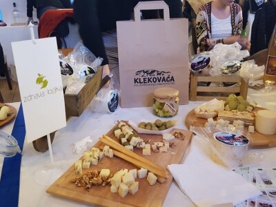 Studentkinja iz Banjaluke pokrenula farmu koza na kojoj proizvodi razne vrste sireva