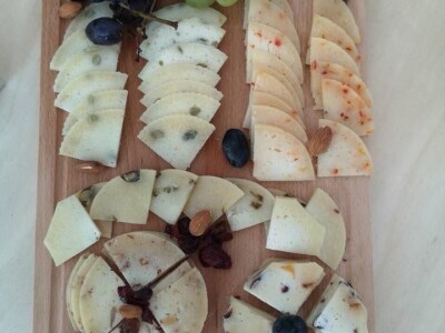 Studentkinja iz Banjaluke pokrenula farmu koza na kojoj proizvodi razne vrste sireva