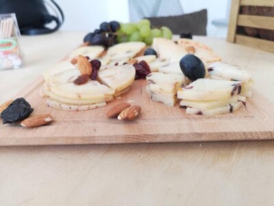 Studentkinja iz Banjaluke pokrenula farmu koza na kojoj proizvodi razne vrste sireva