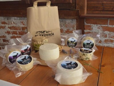 Studentkinja iz Banjaluke pokrenula farmu koza na kojoj proizvodi razne vrste sireva