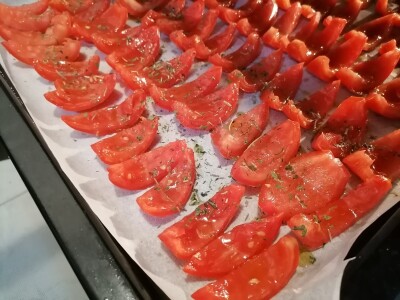 Sušeni paradajz sa belim lukom Sušeni paradajz sa belim lukom