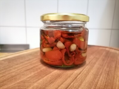 Sušeni paradajz sa belim lukom Sušeni paradajz sa belim lukom