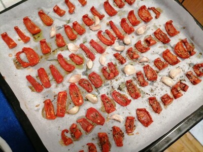 Sušeni paradajz sa belim lukom Sušeni paradajz sa belim lukom