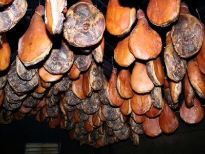 Sušenje MEL-ovih pršuta