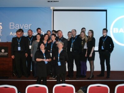 Bayer ekipa na okupu!