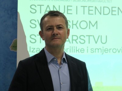 Sve što se događa u svijetu, pogađa i naše stočarstvo - Predavanje prof. Gorana Kiša u Premanturi Sve što se događa u svijetu, pogađa i naše stočarstvo - Predavanje prof. Gorana Kiša u Premanturi