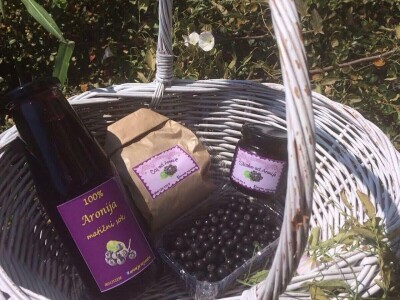 Svetlana i Duško Sedlar šest godina uzgajaju aroniju na Fruškoj gori