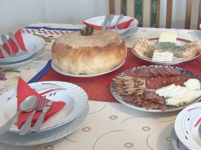 Sveža, žito, vino i kolač Sveža, žito, vino i kolač