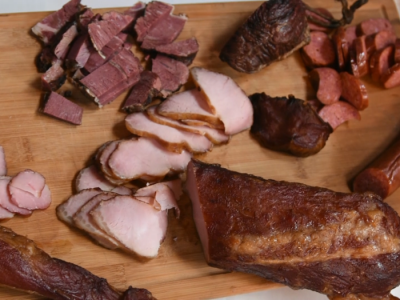 Svinje hrani voćem i povrćem