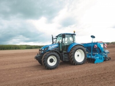 Traktor New Holland T5