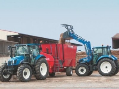 Traktor New Holland T5