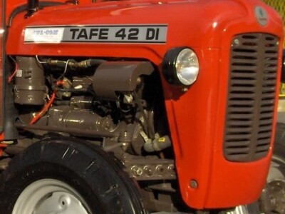 Traktor Tafe 42 DI